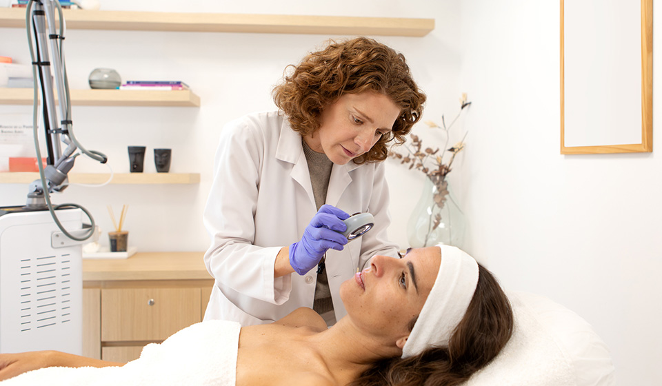 Paciente en consulta dermatológica