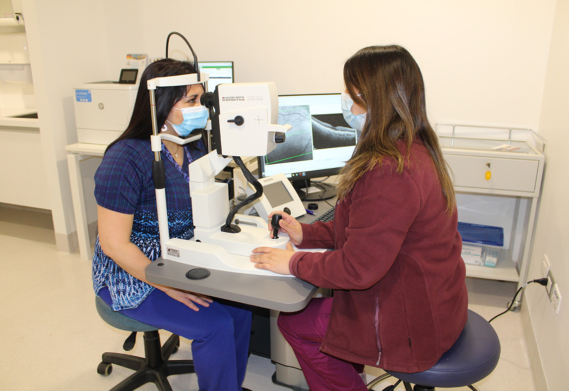 Imagen de equipos de oftalmología.