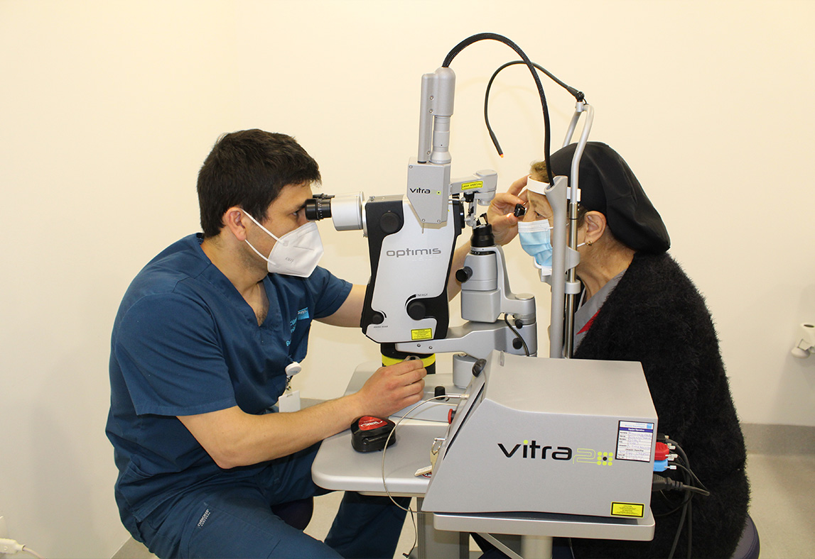 Imagen de equipos de oftalmología.