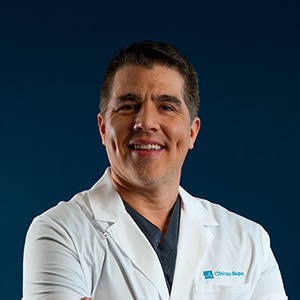 Dr. Eduardo Alejandro Cachutt Medina